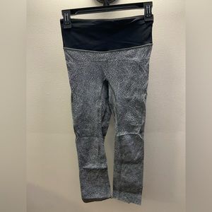 Lululemon cropped leggings size 4